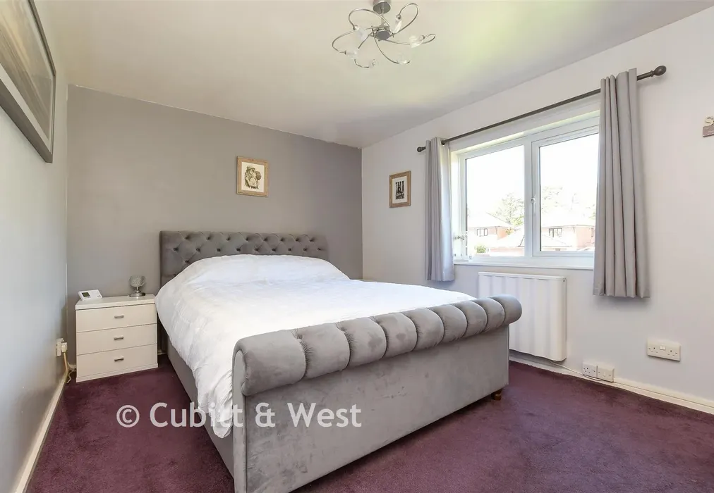 Bedroom - Willow Close, Beare Green, Surrey - Wards of Kent