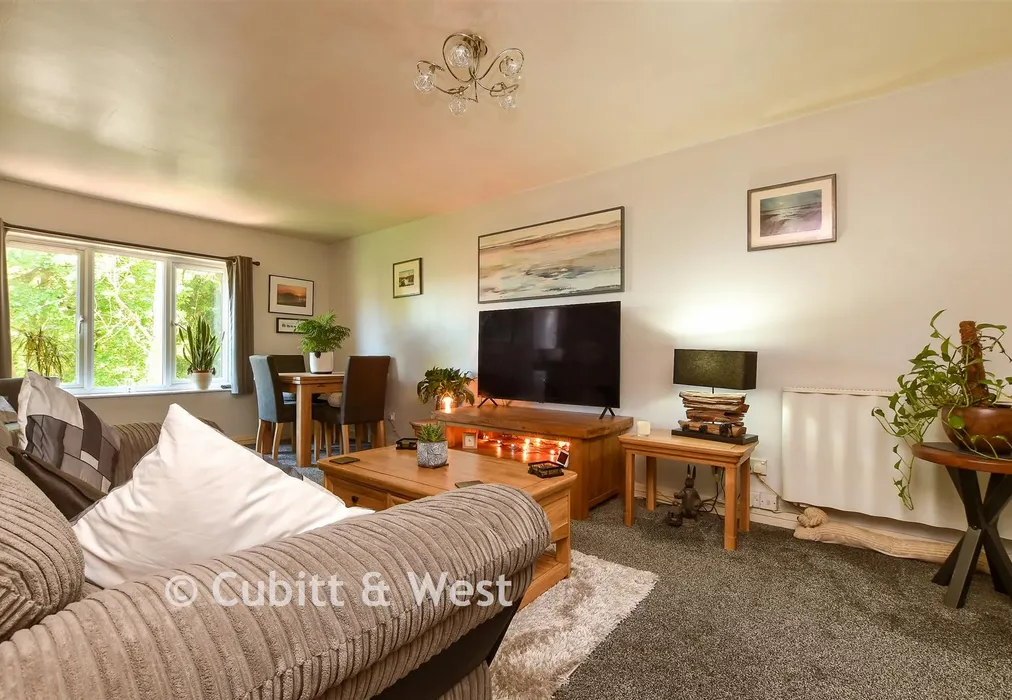 Lounge/Diner - Willow Close, Beare Green, Surrey - Wards of Kent