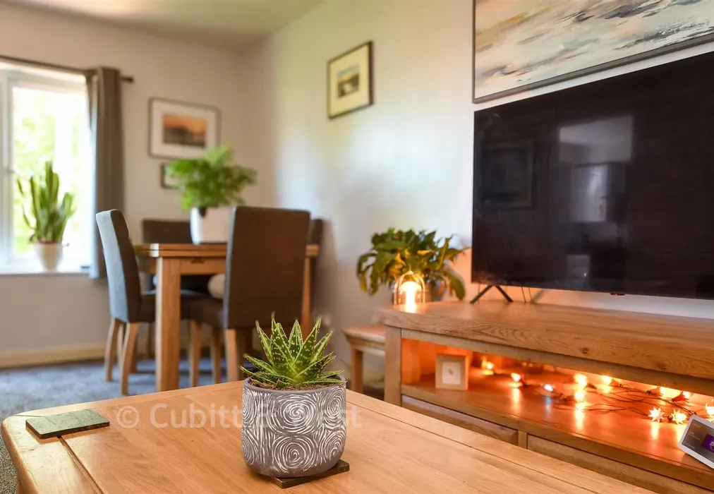 Internal Lifestyle Photograph - Willow Close, Beare Green, Surrey - Wards of Kent