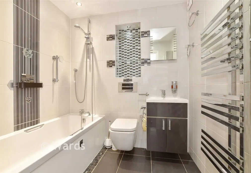Bathroom - Ersham Road, Canterbury, Kent - Wards of Kent