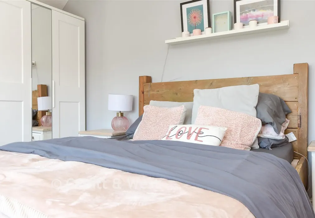 Internal Lifestyle Photograph - Sandcross Lane, Reigate, Surrey - Wards of Kent