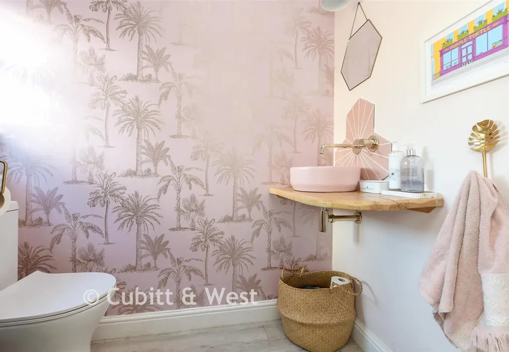Cloakroom - Sandcross Lane, Reigate, Surrey - Wards of Kent