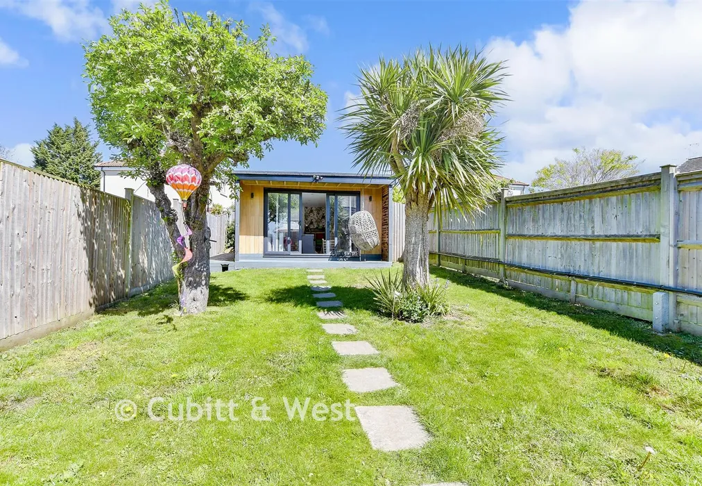 Rear Garden - Sandcross Lane, Reigate, Surrey - Wards of Kent