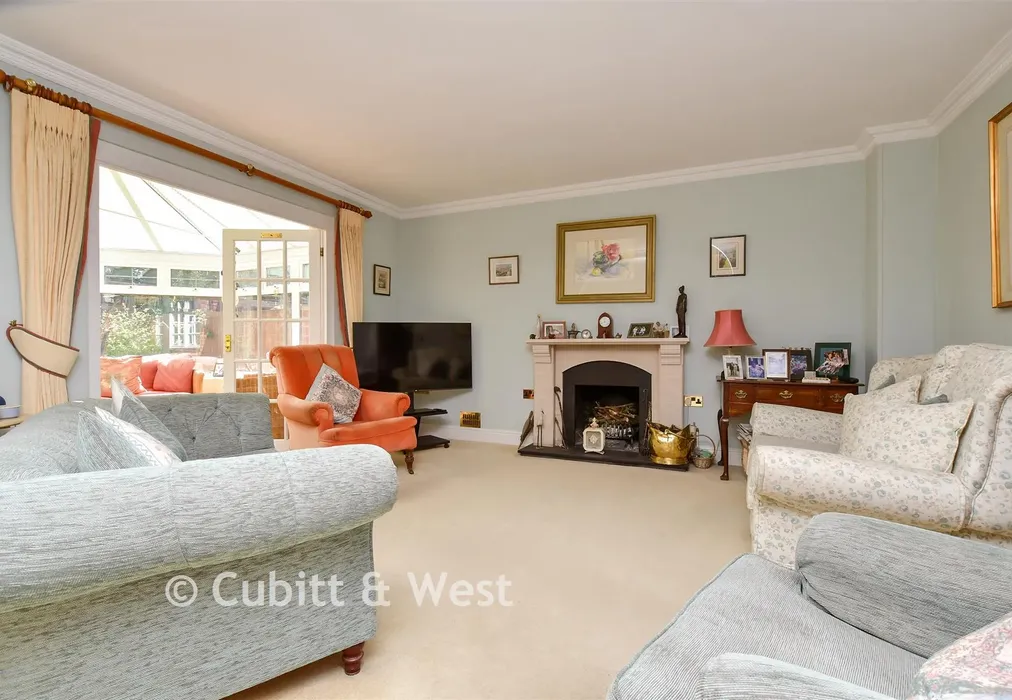 Lounge - Wheelwright Court,Stane Street, Ockley, Surrey - Wards of Kent
