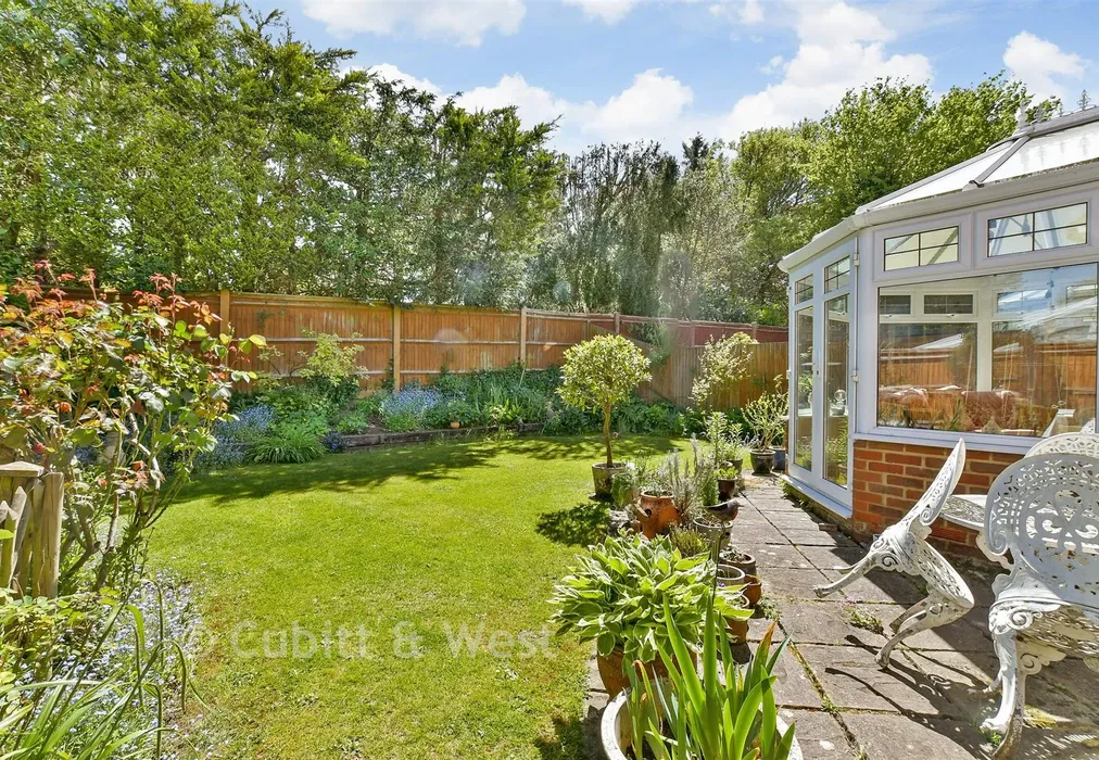 Rear Garden - Wheelwright Court,Stane Street, Ockley, Surrey - Wards of Kent