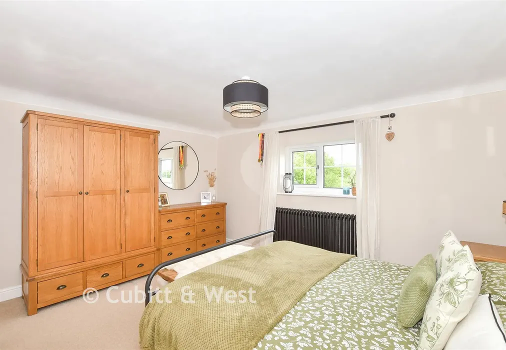 Bedroom 1 - Crawley Road, Horsham, West Sussex - Wards of Kent