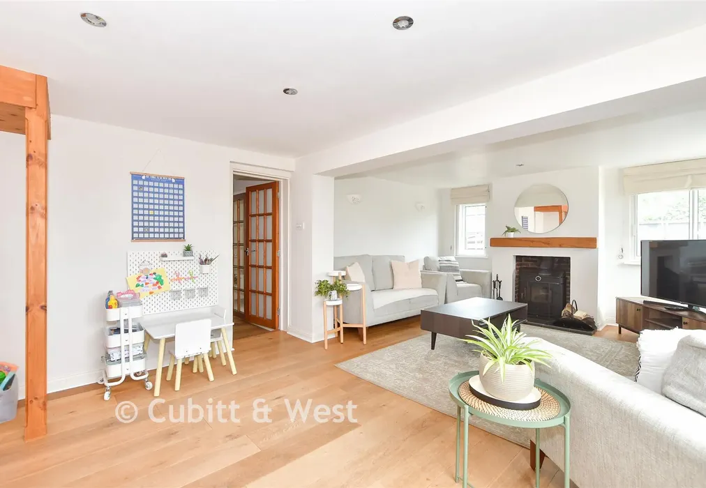 Lounge - Crawley Road, Horsham, West Sussex - Wards of Kent