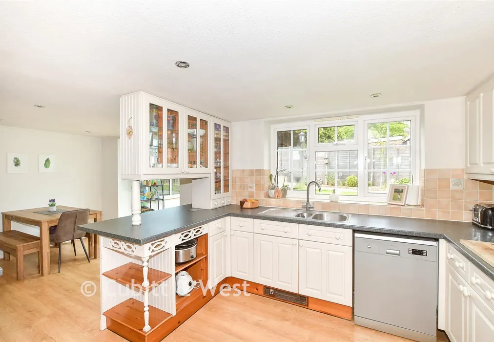 Kitchen/Diner - Crawley Road, Horsham, West Sussex - Wards of Kent