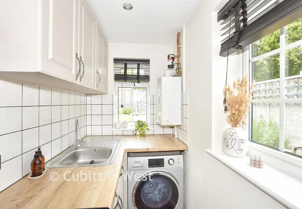 Utility Room - Crawley Road, Horsham, West Sussex - Wards of Kent
