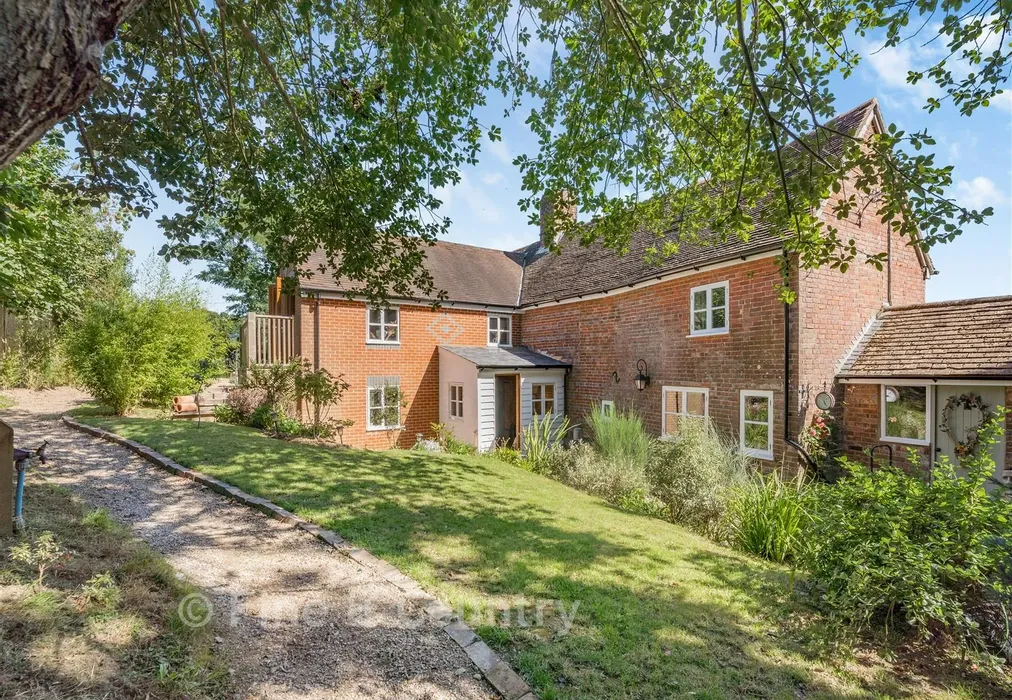 External - Moat Lane, Sedlescombe, East Sussex - Wards of Kent