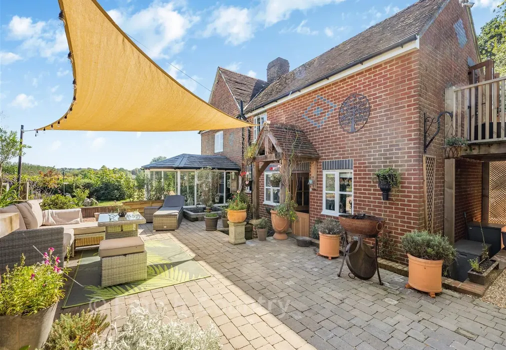 External Patio - Moat Lane, Sedlescombe, East Sussex - Wards of Kent