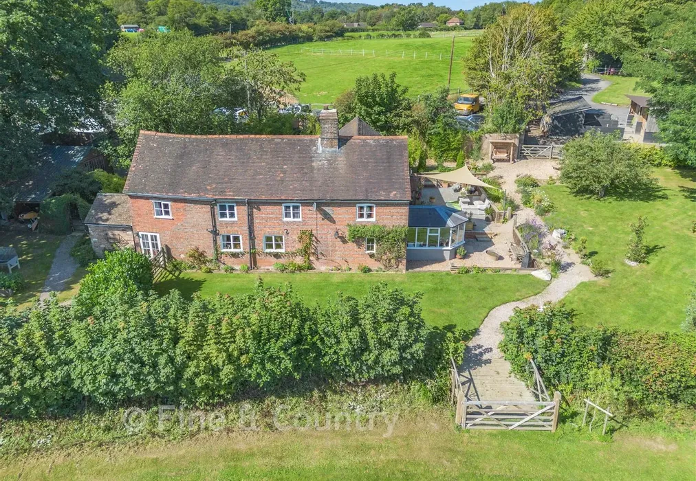 External - Moat Lane, Sedlescombe, East Sussex - Wards of Kent