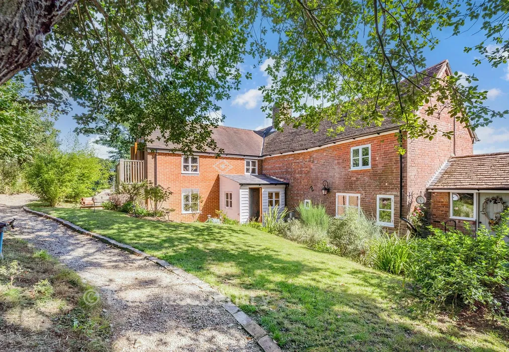External - Moat Lane, Sedlescombe, East Sussex - Wards of Kent