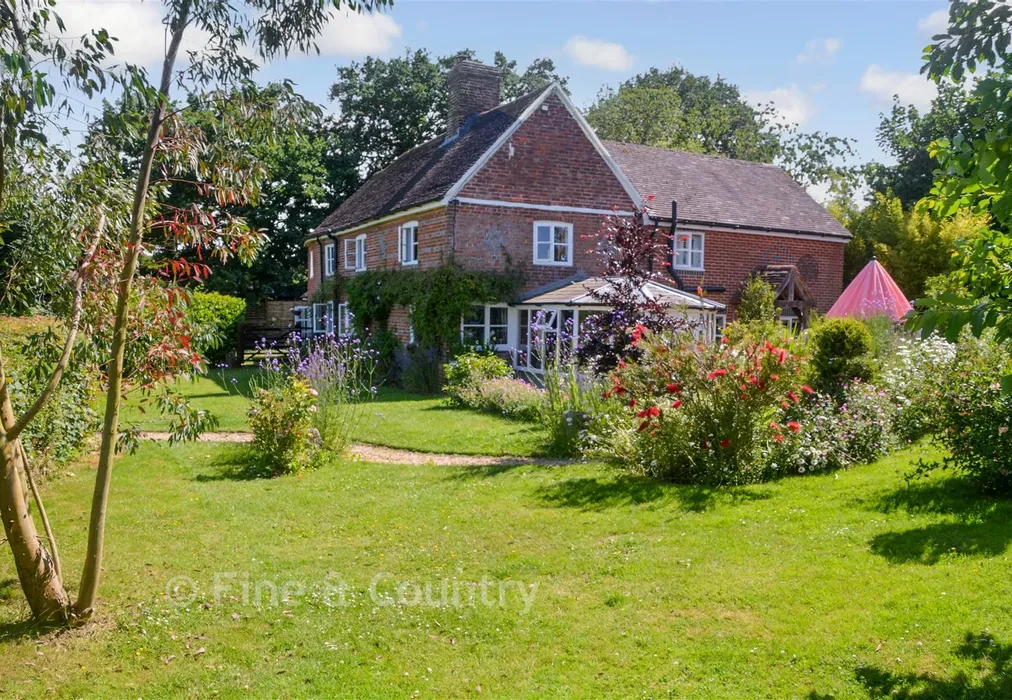 Rear Garden - Moat Lane, Sedlescombe, East Sussex - Wards of Kent