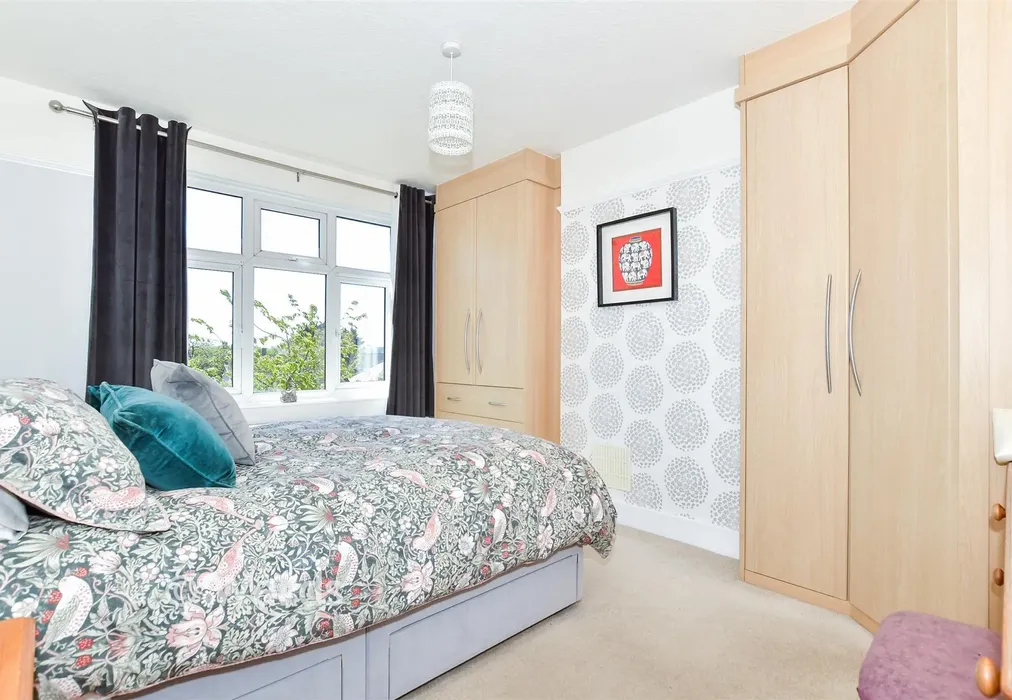 Bedroom 1 - Tonbridge Road, Maidstone, Kent - Wards of Kent