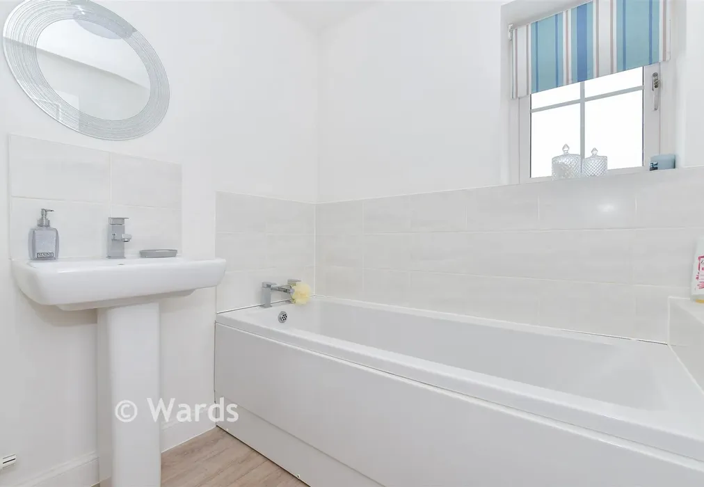 Bathroom - Argus Way, Hythe, Kent - Wards of Kent