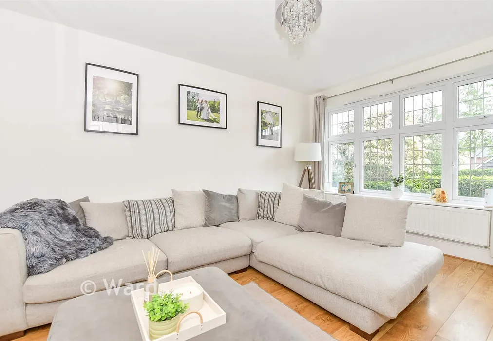 Lounge - Admiral Way, Marden, Kent - Wards of Kent