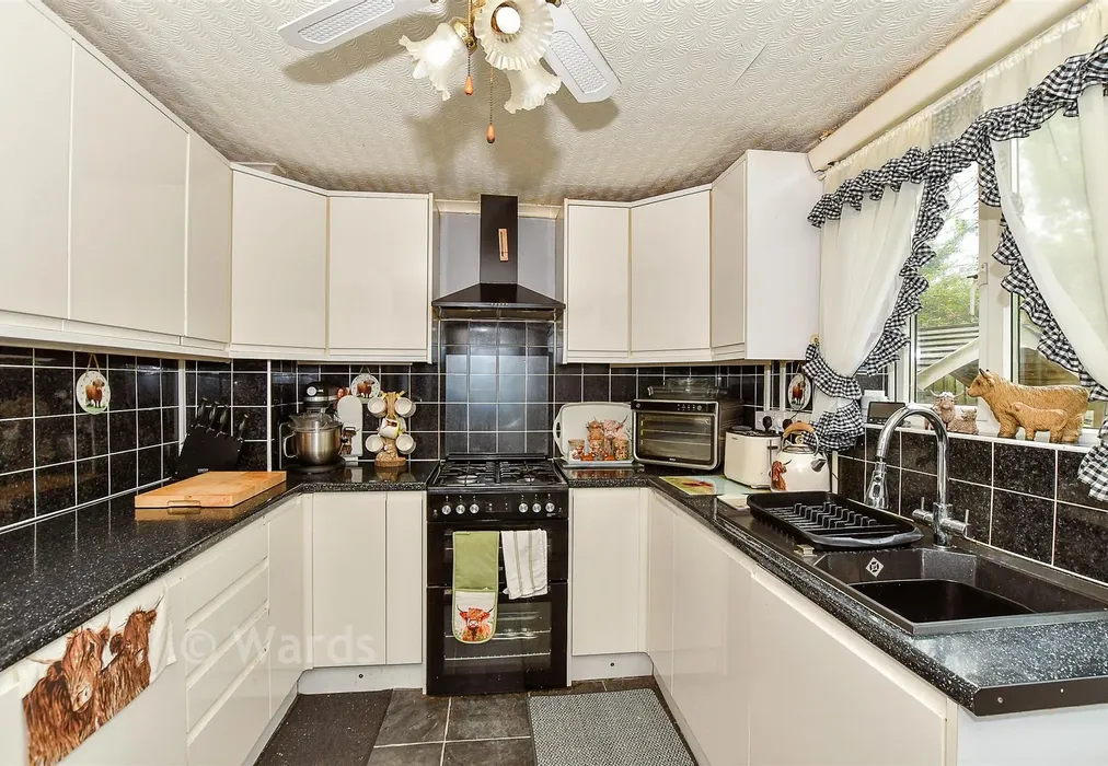 Kitchen - Benenden, Kent - Wards of Kent