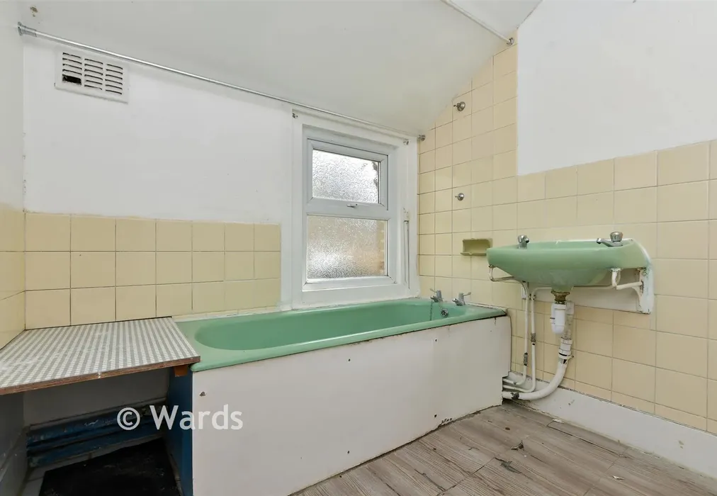 Bathroom - Upper Dane Road, Margate, Kent - Wards of Kent