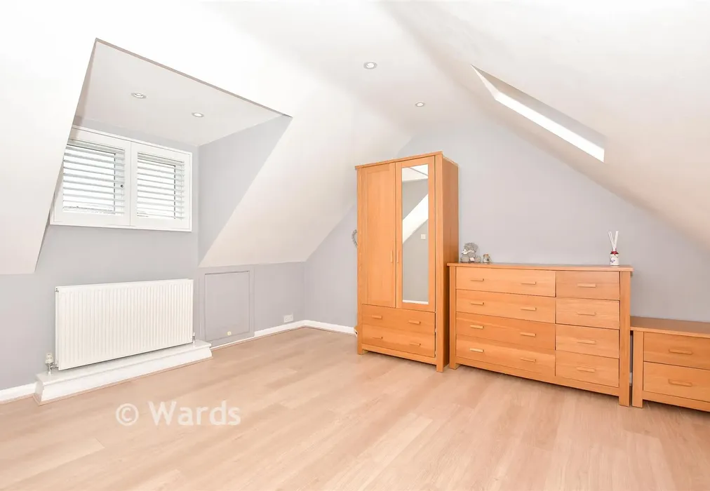Bedroom 2 - Rectory Lane South, Leybourne, West Malling, Kent - Wards of Kent