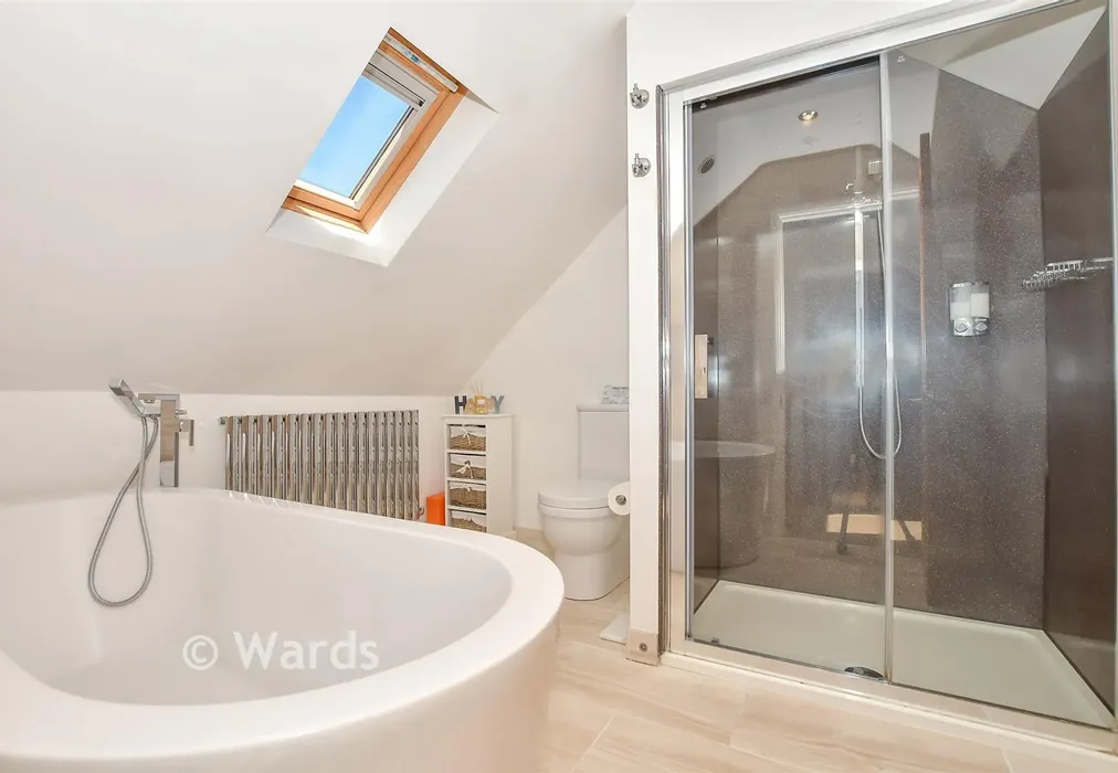 Bathroom - Rectory Lane South, Leybourne, West Malling, Kent - Wards of Kent