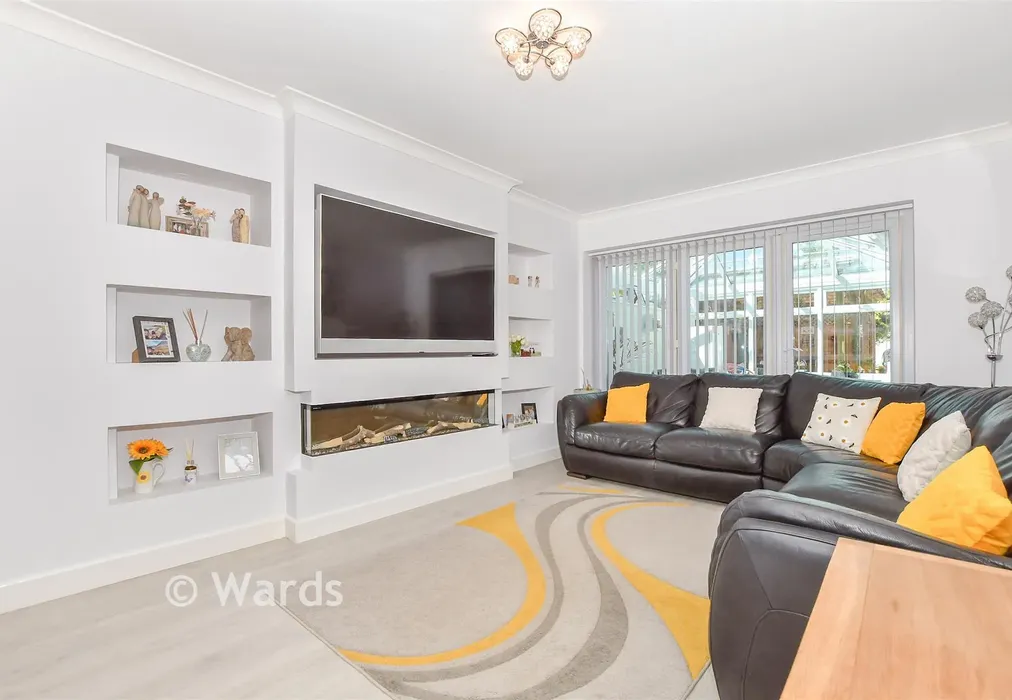 Lounge - Rectory Lane South, Leybourne, West Malling, Kent - Wards of Kent