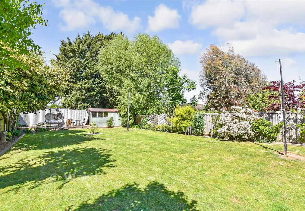 Rear Garden - Rectory Lane South, Leybourne, West Malling, Kent - Wards of Kent