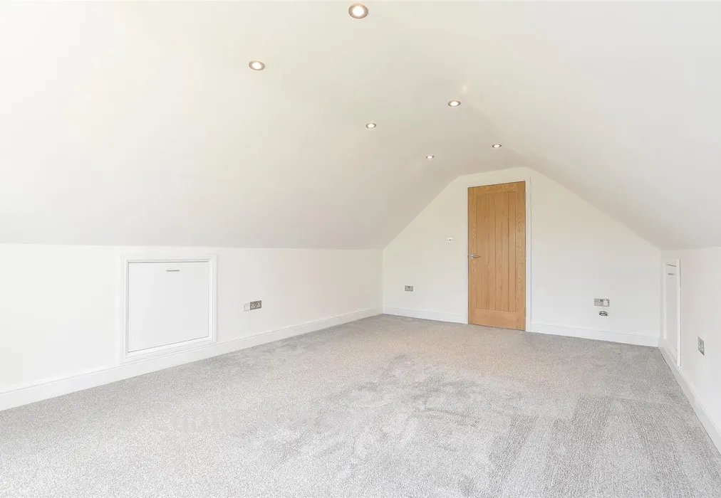 Bedroom 1 - Church Lane, Chaldon, Surrey - Wards of Kent