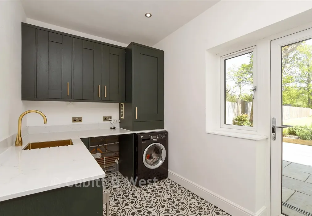 Utility Room - Church Lane, Chaldon, Surrey - Wards of Kent