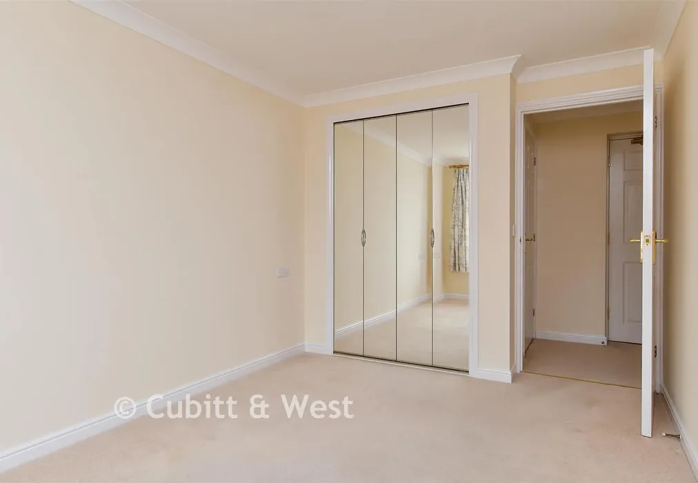 Bedroom - Queen Street, Arundel, West Sussex - Wards of Kent