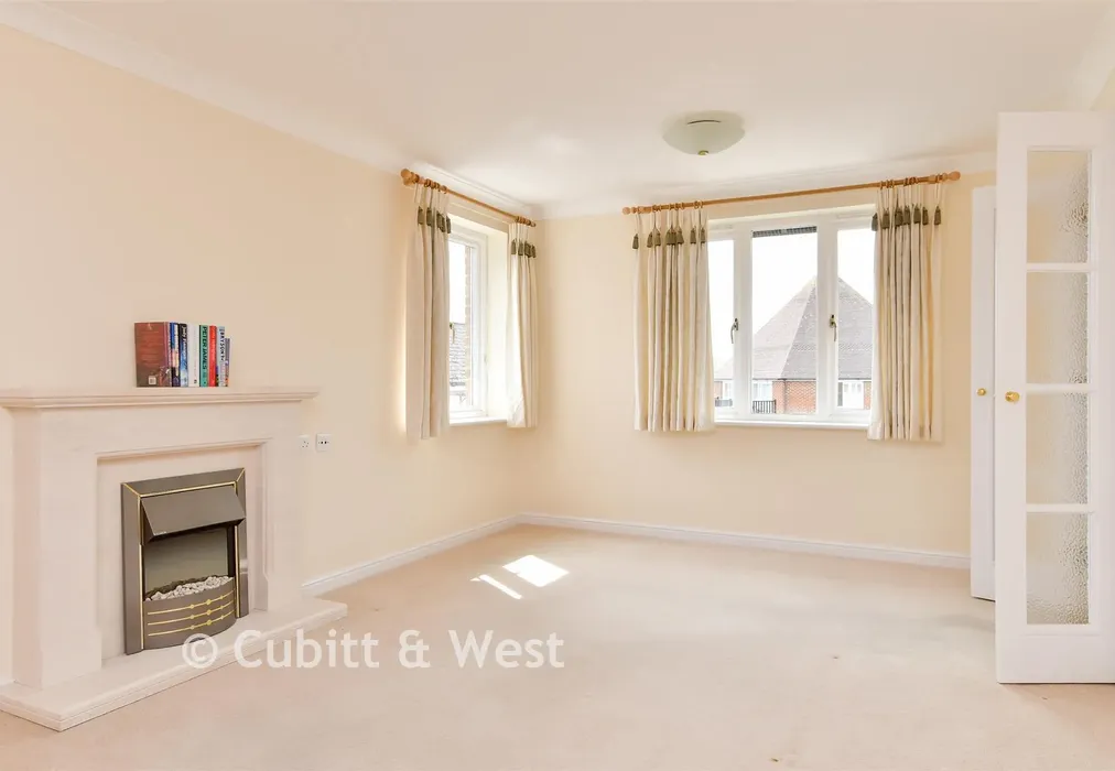 Lounge/ Diner - Queen Street, Arundel, West Sussex - Wards of Kent