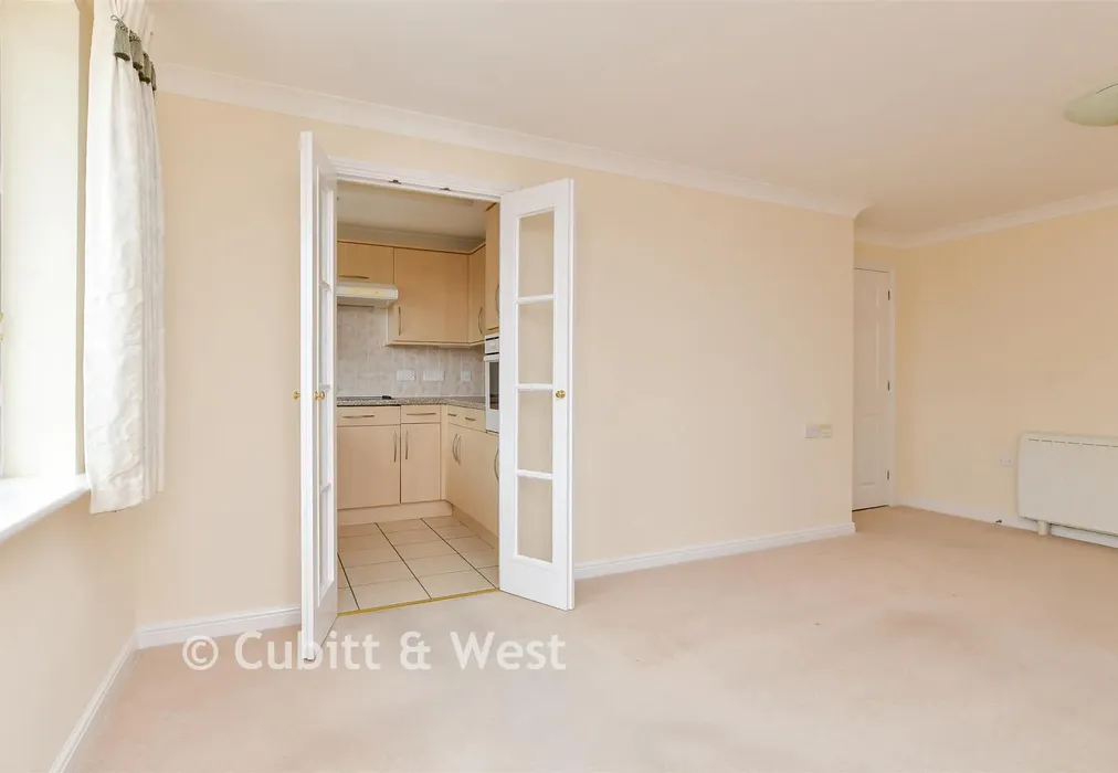 Lounge/ Diner - Queen Street, Arundel, West Sussex - Wards of Kent