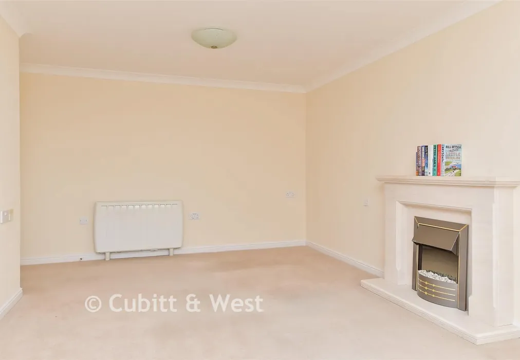 Lounge/ Diner - Queen Street, Arundel, West Sussex - Wards of Kent