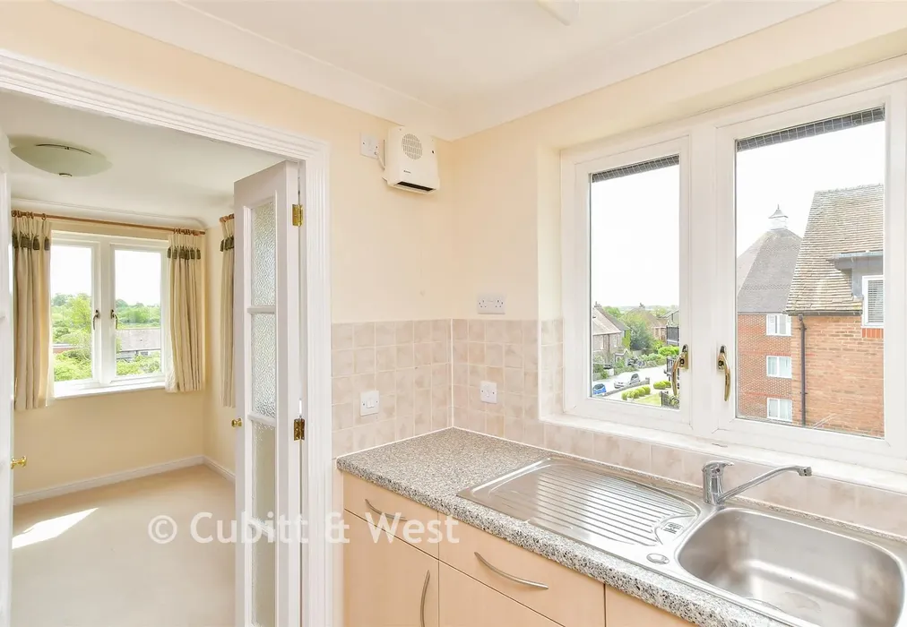 Internal Lifestyle Photograph - Queen Street, Arundel, West Sussex - Wards of Kent