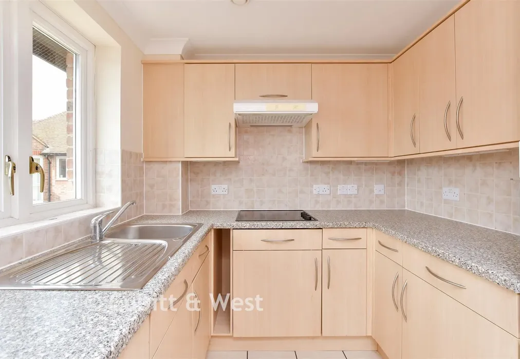 Kitchen - Queen Street, Arundel, West Sussex - Wards of Kent