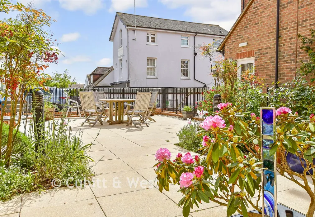 Communal Gardens - Queen Street, Arundel, West Sussex - Wards of Kent