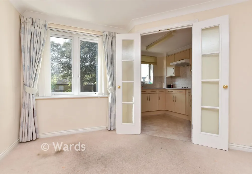 Lounge - Harold Road, Margate, Kent - Wards of Kent