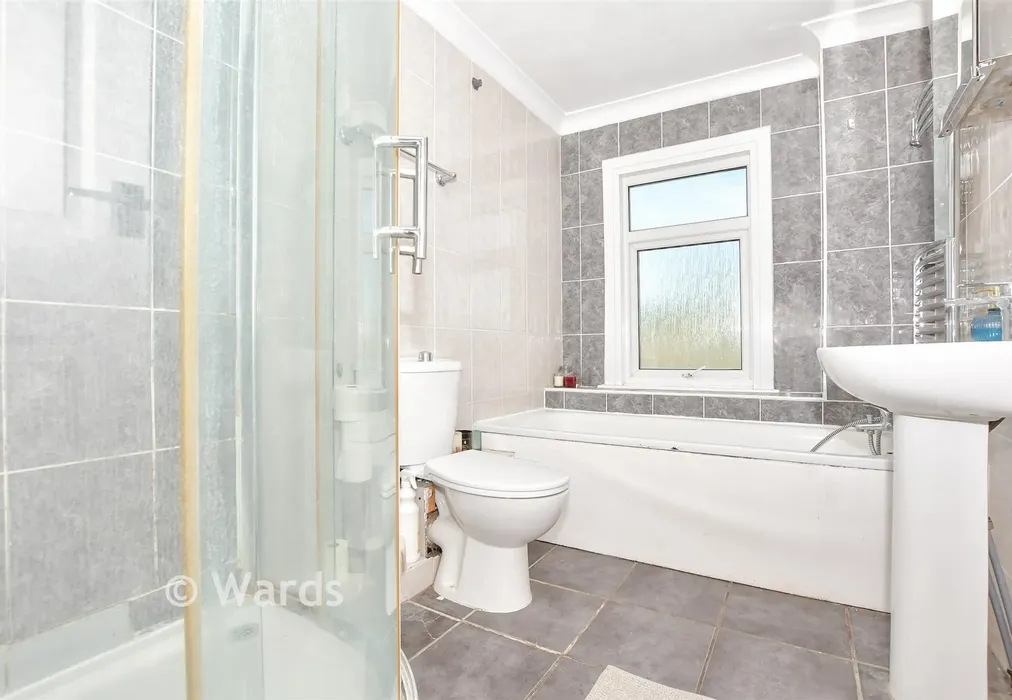 Bathroom - Bell Lane, Ditton, Aylesford, Kent - Wards of Kent