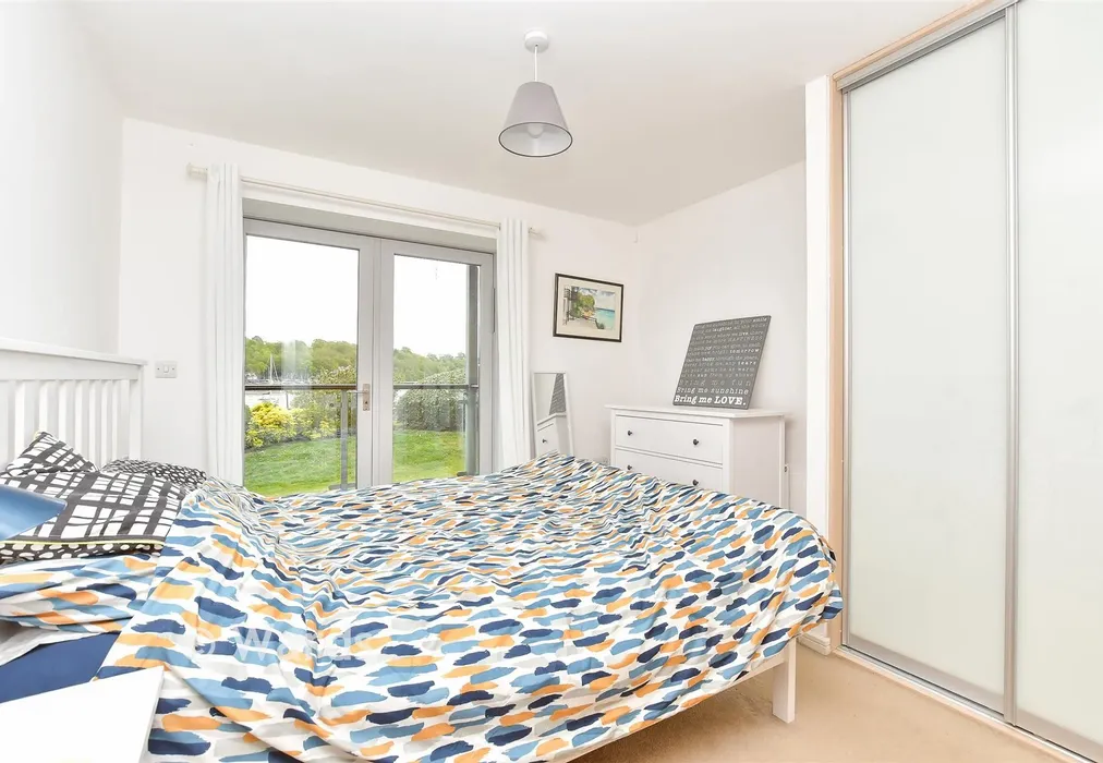Bedroom 1 - Little Victory Mount, Chatham, Kent - Wards of Kent