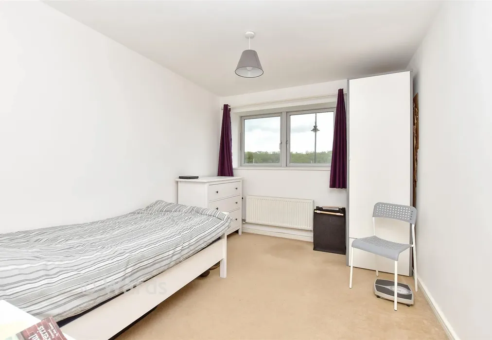 Bedroom 2 - Little Victory Mount, Chatham, Kent - Wards of Kent