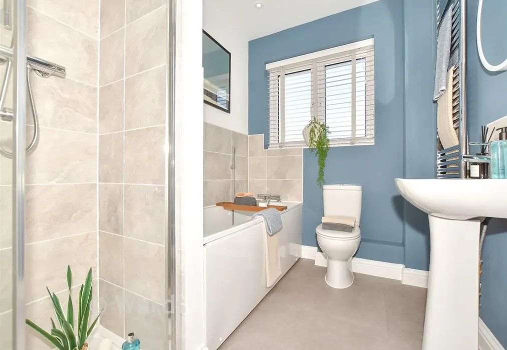 Bathroom - Wellington Gardens, Walmer, Kent - Wards of Kent