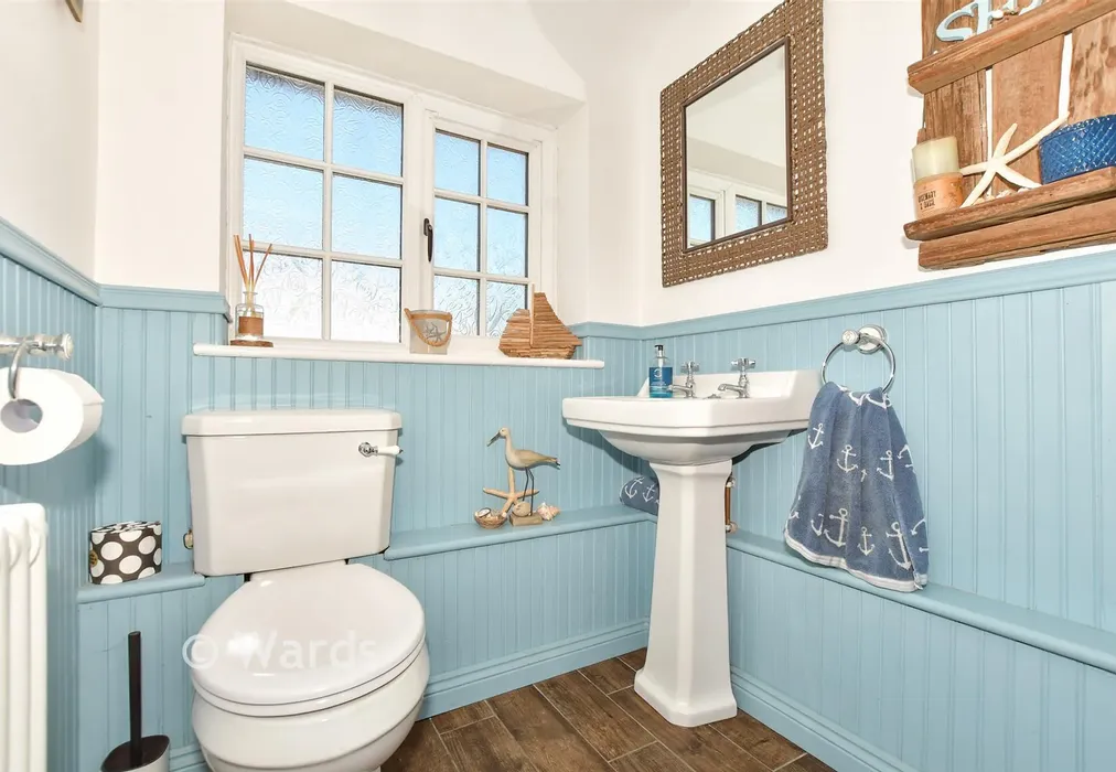 Bathroom - Burmarsh Road, Burmarsh, Kent - Wards of Kent