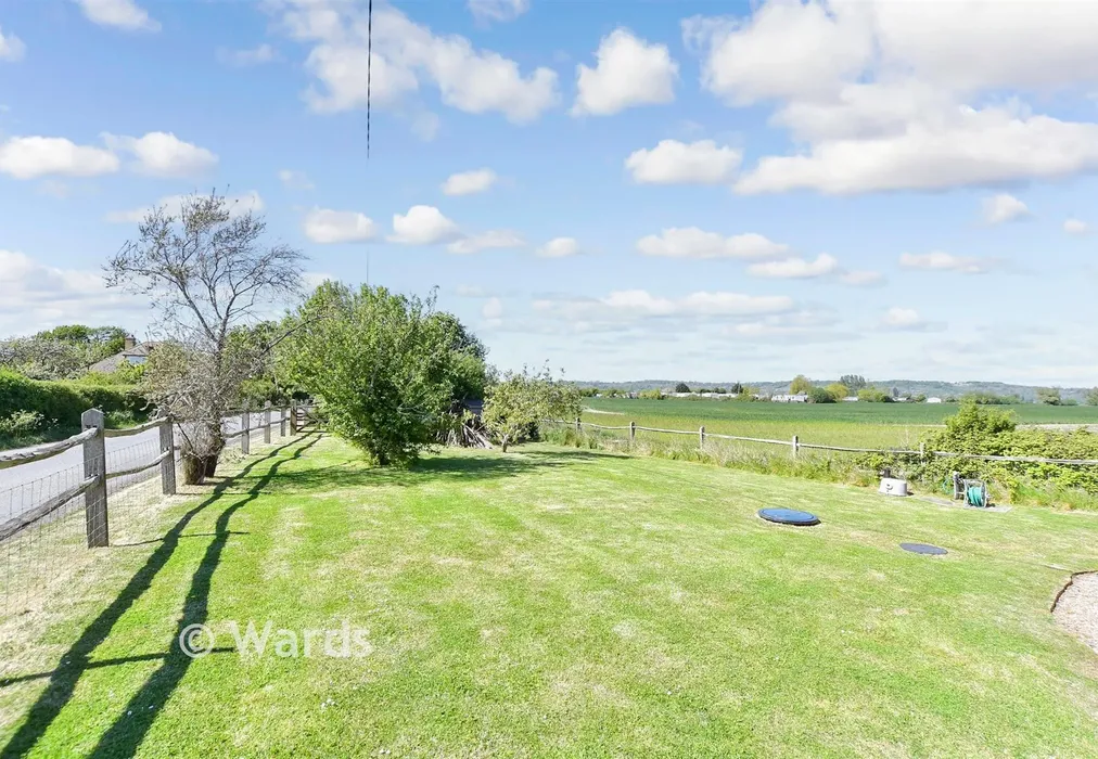 Front Garden - Burmarsh Road, Burmarsh, Kent - Wards of Kent