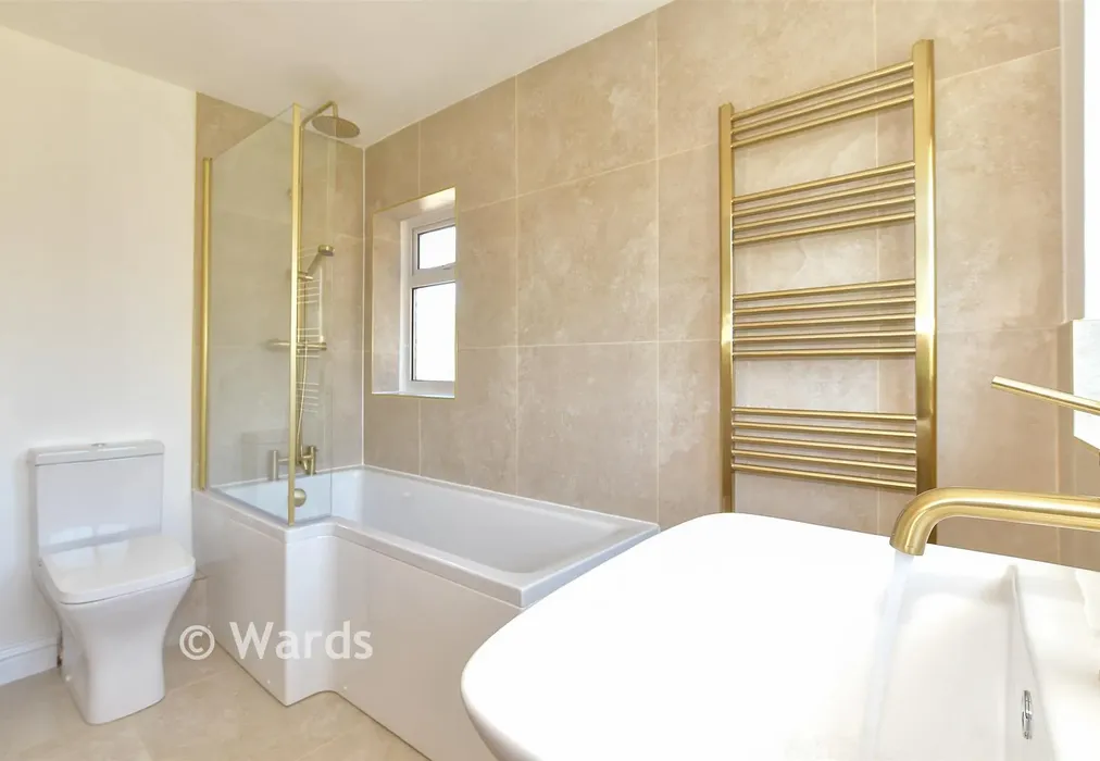 Bathroom - Old Bridge Road, Whitstable, Kent - Wards of Kent