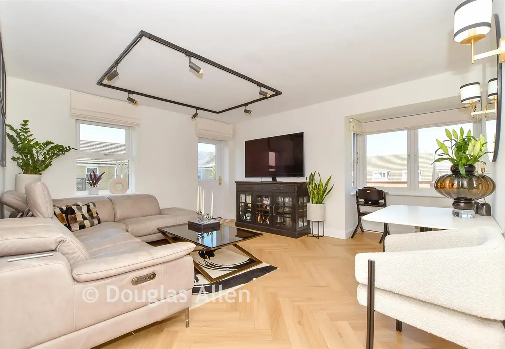 Lounge/Diner - Glandford Way, Romford, Essex - Wards of Kent