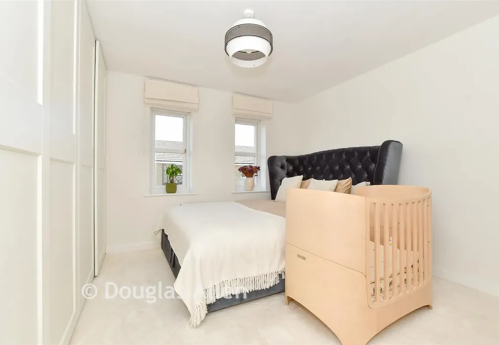 Bedroom 1 - Glandford Way, Romford, Essex - Wards of Kent