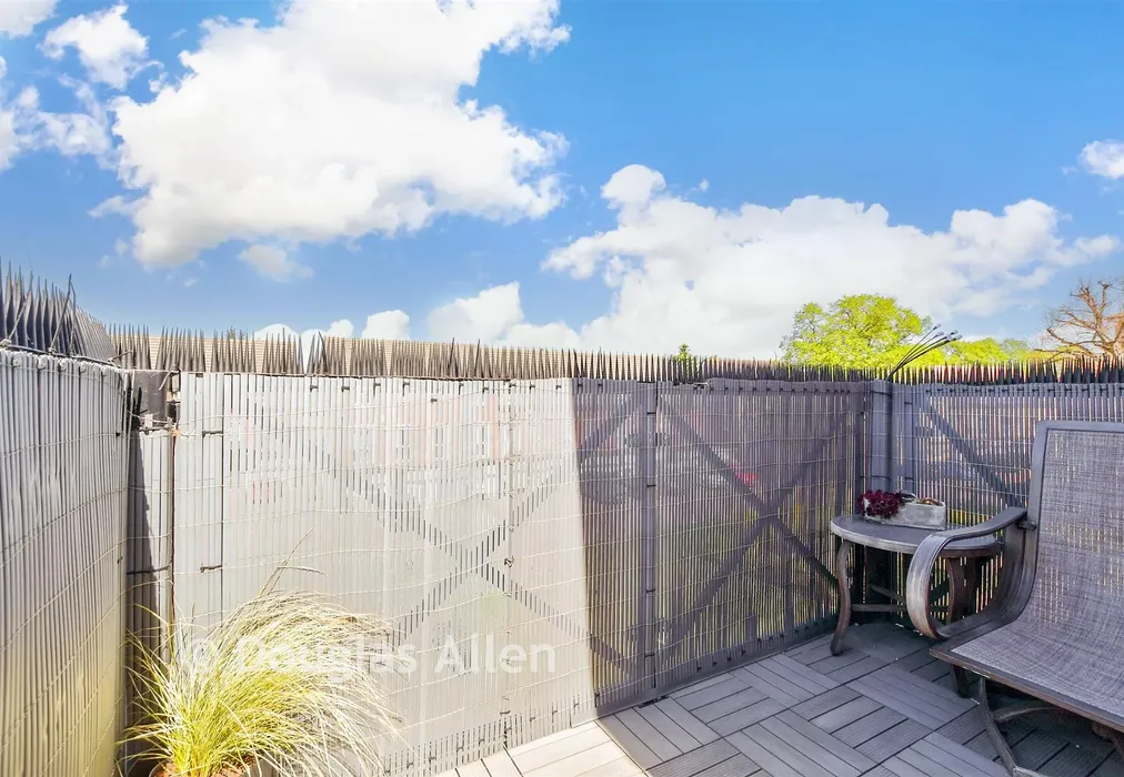 Balcony / Terrace - Glandford Way, Romford, Essex - Wards of Kent