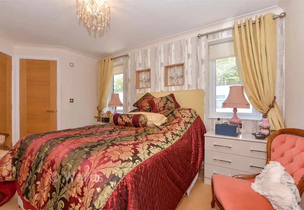 Bedroom 1 - Woodlands Park, Biddenden, Ashford, Kent - Wards of Kent
