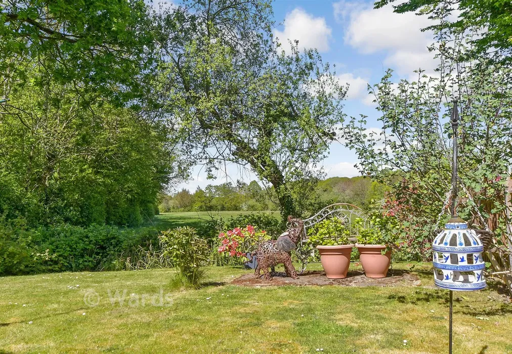 Rear Garden - Woodlands Park, Biddenden, Ashford, Kent - Wards of Kent