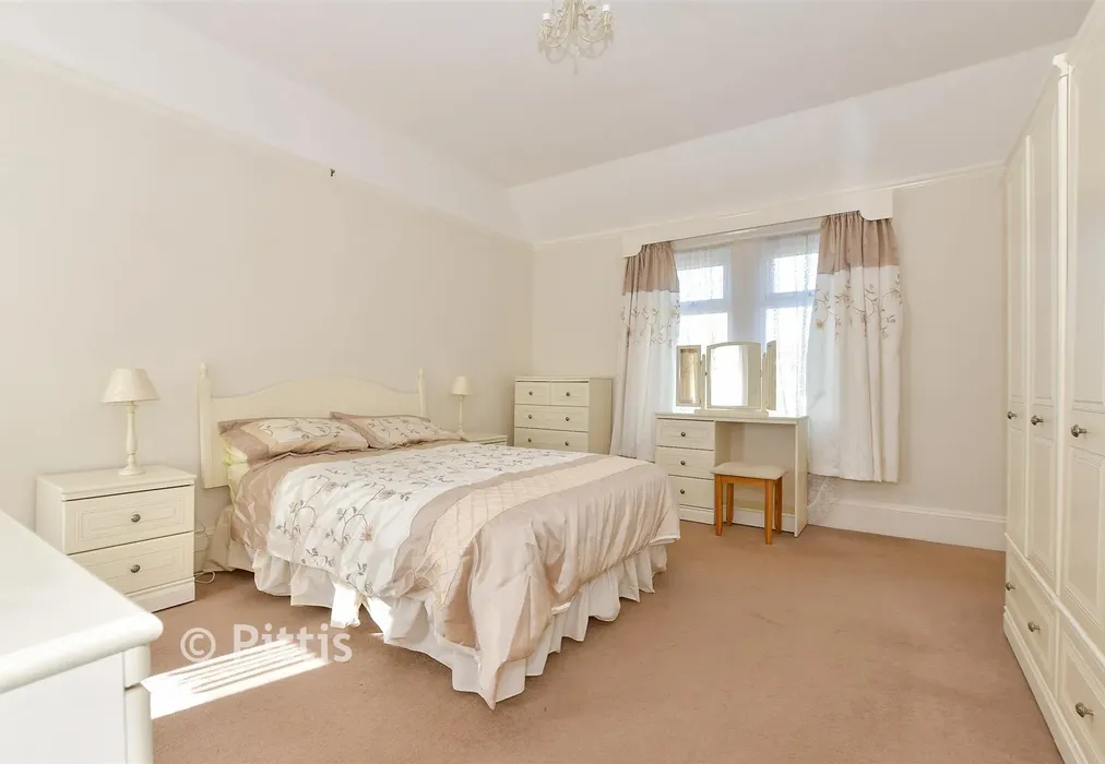 Bedroom 2 - Arthurs Hill, Shanklin, Isle of Wight - Wards of Kent